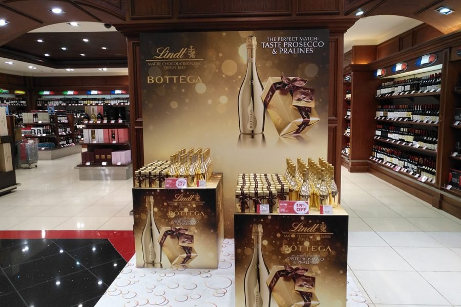 Dubai-Airport---with-Lindt---2018