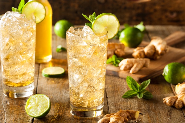 Refreshing Golden Ginger Beer Refreshing Golden Ginger Beer with Lime and Mint